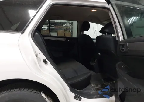 2018 Subaru Outback 2.5I Premium z USA, uszkodzony, nr VIN 4S4BSACC2J3368545